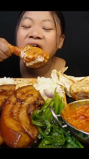 Muna Gurung on Instagram: "Eating Butter Chicken and Pork 🤩 Full video on youtube #mukbang #eatingshow #eatingasmr #pork #chicken #gurungeatingchannel"