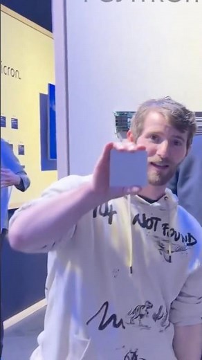 Ben Pouladian runs into Linus Tech Tips at Arm’s first ever chip launch ‪@LinusTechTips‬