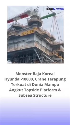 TrainNews.ID | Berita Terkini on Instagram: "Hyundai-10000 adalah shear-leg floating crane terbesar di dunia sekaligus ikon baru dari Hyundai Heavy Industries (HHI) Korea Selatan. Dengan kapasitas angkat mencapai 10.000 ton, crane raksasa ini mampu mengangkat beban enam kali lebih berat dibanding pendahulunya, Goliath Crane yang hanya 1.600 ton. Pertama kali beroperasi di HHI Offshore Yard, Hyundai-10000 mencatat sejarah dengan berhasil mengangkat modul topside milik Moho Nord Tension Leg Platfo