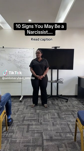 Identifying Narcissism: 10 Key Signs to Recognize