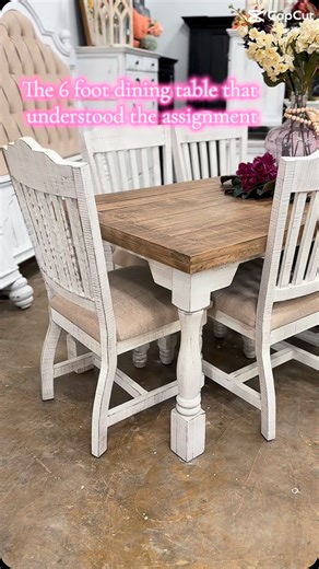 🌺🌸🌺Meet Mindy – the dining table that understood the assignment. She’s 6 feet of cottage-chic perfection, just 36” wide (aka apartment and breakfast nook approved), with a crisp white wheat base and a warm sandstone top that’s giving French countryside vibes. 💗🌸And get this: Mindy isn’t just pretty, she’s practical—seats 6 with ease and she’s on major sale for Easter weekend. You can grab the full dining set (yes, that’s table and 6 chairs) for only $1798. Total steal. 🐣🐣🐣Snag her before