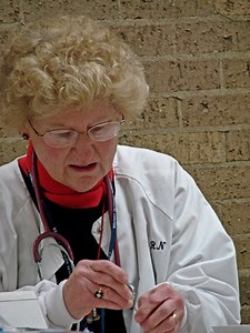 Difference Between a CNA, LPN & RN