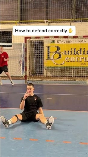 HOW TO DEFEND IN HANDBALL 🤣