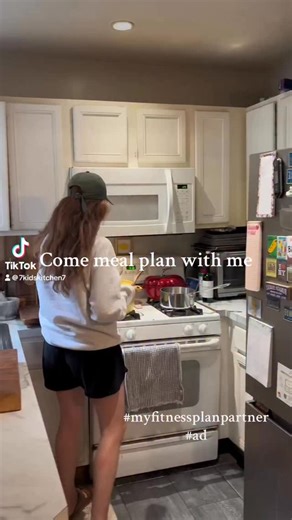 Meal planning used to be a hassle, but the Meal Planner tool makes it so easy! Tons of healthy options and no more guesswork 🙌 What’s your favorite go-to dinner? Let us know below! #foodlogging #highprotein #healthyeating #healthyliving #mealplanning #mealprep | MyFitnessPal