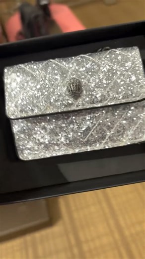 QUEEN BLEACH 😷✍🏽🔥💯 on Instagram: "@kurtgeiger @dillards Count Yall Days . Ion Play About My Daughter They Just Sold Me Purse With A Stain On It . YT Ppl Be So Delusional Its Sad . Mind You She The Manager"