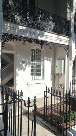 We see a lot of renovated terraces. Very few stop us in our tracks. Opposite Camperdown Oval, this beautifully restored Victorian terrace got almost everything right. Incredible ceiling heights, thoughtful design, timeless finishes and a floorplan that feels calm from the moment you walk through the door. No gimmicks. No compromises. Just a genuinely exceptional home. The kind of property that still looks and feels just as good 10 years from now. And that's usually the best sign of a great purch