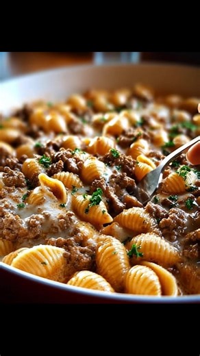 This creamy beef and shells dish reminds me of cozy family dinners where seconds were a must and laughter filled the room. It’s so good, you might just want to keep the whole pot to yourself! Recipe’s waiting for you in the comment 👇 | Recipes & Cooking Guide