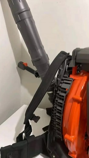 Husqvarna Professional 580BTS gas powered Leaf/Snow blower...Brand New Never Used. Purchased few months ago but owner can't use it anymore for health reasons. Comes with a shoulderstrap...asking $800 but paid $900 for it. #chainsaw #stihl #arborist #logger #husqvarna #treework #stihlchainsaw #treecutting #treelife #arblife #logging #treecare #treesurgeon #treeclimbing #treefelling #treeremoval #forestry #treeclimber #treeservice #arboristlife #chainsaws #tree #arboristsofinstagram #loggers #arbo