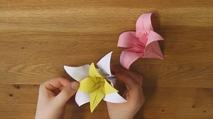 Anleitung für Origami Lilie: Lilie aus Papier falten