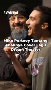 Belum lama ini drummer Dream Theater, yakni Mike Portnoy sempet ngasih tantangan buat anaknya, yaitu Max Portnoy di channel youtube-nya Drumeo. Mike tantang anaknya sendiri buat cover lagu Dream Theater yang berjudul 'Honor Thy Father'. Gimana, skill Max Portnoy udah bisa jadi suksesor ayahnya belum? | HAI