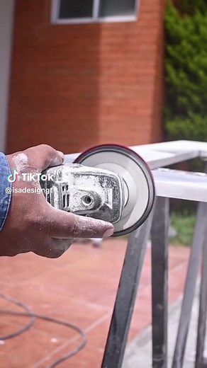 Instalación de encimeras de cocina en cuarzo y granito en toda Guatemala en Isa Design. Para más información sobre nuestros servicios y productos, contáctanos por WhatsApp 5049-7492 o compra fácil y rápido en www.isaguate.com