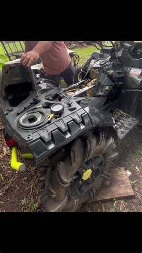 Diagnosing a fuel pump issue on this sportsman 1000 #fyp#foryoupage#polaris#sportsman#highlifter1000xp#honda#canam#kawasaki#yamaha#powersports#tutorial#work#sidehustle