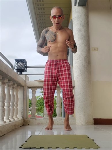 Nothing fancy just one exercise Strict 10 Count Bodybuilder 🔥 Get comfortable with being uncomfortable #cardio #calisthenics #fitnessmotivation #bodyweightworkout #homeworkout