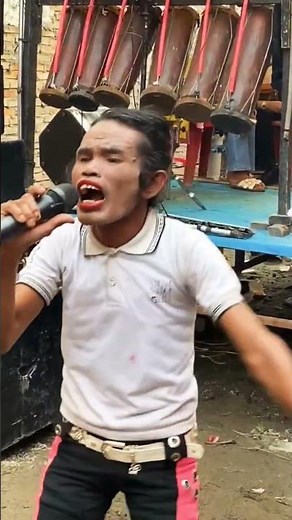 Terrible Singing, Hilarious Reactions – Crowd Loves It! #funny #comedy #laugher #trending #shorts