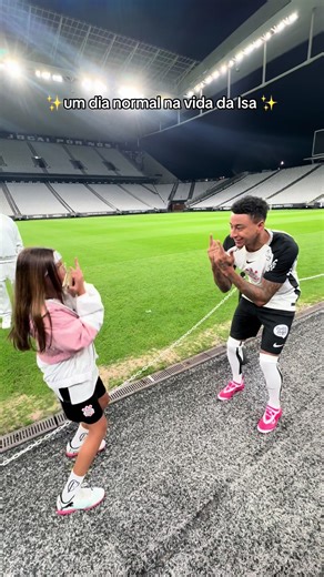 Jesse Lingard Dançando o Passinho do Jamal com Isa