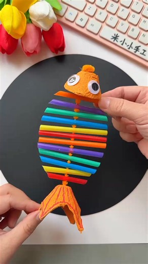 🐟🎨 Dive into creativity! This colorful fish made from straws, twistable rods, and googly eyes is swimming in DIY charm. A perfect craft for little hands and big imaginations—fun, easy, and totally wiggle-worthy! diyfishcraft #parentchildcrafts #creativehandicraft #kindergartencrafts #handmadediY #funforkids #craftyplaytime #colorfulcreations #easycraftideas #aquaticpulsecrafts #paperartcreation #instagrowth | Paper Art Creation