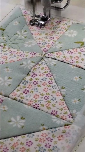 Clear Blue Tiles Easy Scrap Fabric Zipper Bag. Watch here: https://youtu.be/aGg7_7FlY2c