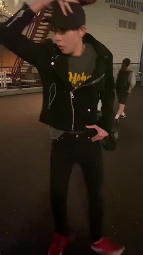 覚えたてのクラブステップができて調子のっちゃった🥹#ディズニー#ダンス#ステップ