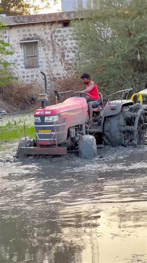 Mahindra 4wd tractor working in mud #shorts #trending #tractor