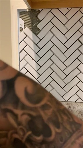Part 2 of herringbone backsplash . #tile #tileinstallation #tiledesign #backsplash #phoenix #arizona #herringbone #moodflip #tileguy