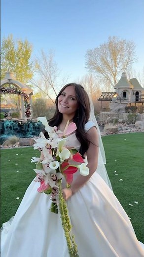 Here comes the bride 💫 #notenoughnelsons #weddingdress #wedding #nenfam #lileenelson