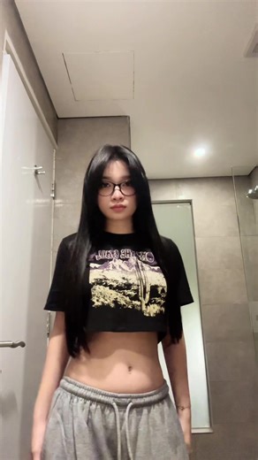 shine ruby (@ehrubrub)’s videos with dj jealousy pemandu karaoke sedih remix - Pemandu Karaoke Sedih