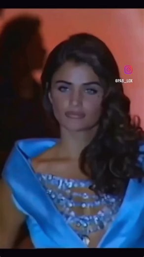 ⚜️Pab Lox⚜️ on Instagram: "Helena Christensen X ALMA - Spring/ Summer 1992, Milan Fashion Week. . #90sfashion #alma #helenachristensen #runway #90ssupermodels #vintagefashion #runwayfashion #catwalk #fypge #90smood #modafashi̇on #helenachristensentopmodels"