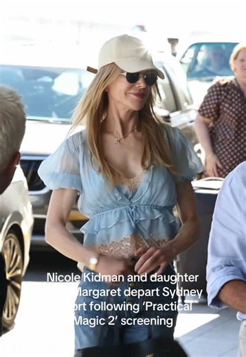 Nicole Kidman and daughter Faith Margaret head home from Sydney Airport after whirlwind trip to Australia for a special screening of ‘Practical Magic 2’ ✈️🔮✨ #nicolekidman #practicalmagic #practicalmagic2 #sydney #splashnews