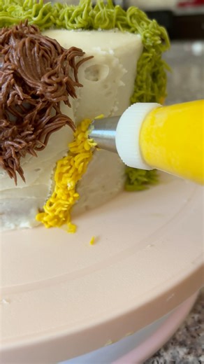 Do you like 1970s shag carpet? Why not make a cake inspired by such. #shag #vintage #cake #retro