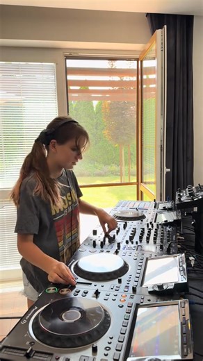 13K views · 718 reactions | ENJOY MY NEW MIX FOR THE WEEKEND #djgirl #dj #mixing #djmix | Nghe Tiếng Anh Mỗi Ngày | Facebook