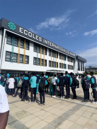 Le clap de fin a sonné pour cette année scolaire aux Écoles Internationales Maarif. Nous sommes tellement fiers du chemin parcouru par chacun de nos élèves. Ils s'en vont aujourd'hui des souvenirs plein la tête et des bagages solides pour la suite de leur parcours. Un immense merci à nos enseignants, au personnel et aux parents pour leur confiance tout au long de cette aventure. À nos chers élèves : continuez de briller, d'innover et de porter haut nos valeurs de Vision, Valeur et Éducation. Ce 