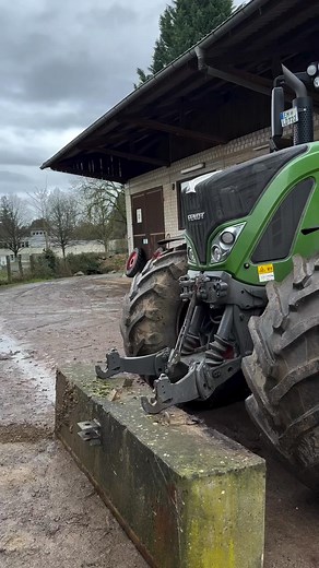 680K views · 5K reactions | Heute war es wieder soweit unser fendt hat die Sommerreifen drauf bekommen  Wer hat auch schon die Pflegebereifung raus geholt ?  • • • #räder #sommerreifen #pflegebereifung #pflegereifen #schmal #schmalereifen #reifen #fendt #fendtpower #readyforsummer #psm #pflanzenschutz #dünneräder #schrauber #schrauben #makita #samstag #wochenende #fachkraftfüragrarservice #agrar #landwirtschaft #wagenheber #schlepperlissi | schlepperlissi | Facebook