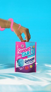 Enjoy the delicious, dual-sided SweeTARTS Gummies Fruity Splitz today! | SweeTARTS