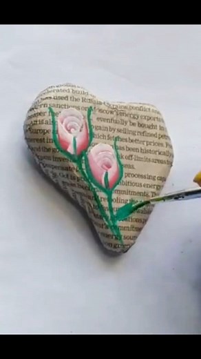 Flower Painting on Heart Shaped Rock (I used Modge Podge) #facebookreelsvideo | Little Rocks