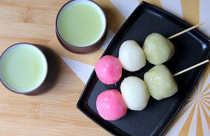 This Tricolor Japanese Dango Goes Well With Afternoon Tea