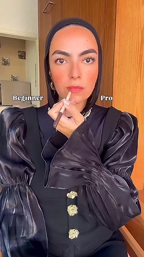 10K views · 13 comments | Beginner vs Professional Lip Combo  Which do you prefer?  الفرق بين الليپ كومبو بتاع المبتدئين و الميكاب ارتيست اي ناحية عجبتكوا اكتر؟ Makeup, Makeup Artist in Egypt, Makeup Tips and Tricks, Makeup Hacks, Lip Combo, Lip Contour, Lipstick Tips and Tricks, Lip Hacks #nadinemawsouf | Nadine Mawsouf | Facebook