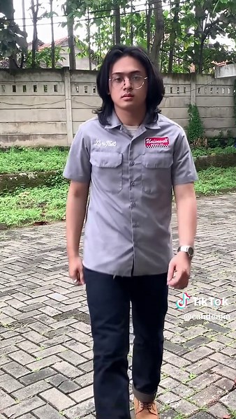 Stylish Denim and Leather Boot Outfit Ideas