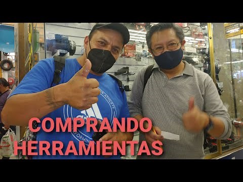 BUYING TOOLS AT THE GRAN TLAPALERO ON CORREGIDORA STREET, CENTRO, CDMX.