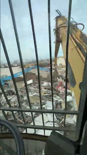 CAT M325D Material Handler in Action