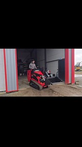 Nouveauté chez FG NÉGOCE 🚨 Nous venons d’obtenir la carte FURY Loaders sur toute la Bretagne 📍 Plusieurs modèles disponible ! F925 / F1000 / F1200 / F2000 Vous êtes les bienvenues pour essayer le modèle F1200 disponible sur notre parc. 🚜 Moteur Yanmar, 1500kg, lignes hydrauliques, pavé numérique tactile, proportionnel sur le manipulateur droit, pompage continue, lame flottante, bonne accessibilité au compartiment moteur. ⚙️ Pour plus de renseignements contacter nous ! #paysagiste #élagage #mi