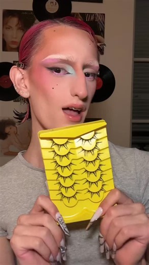 74 reactions · 133 comments | Pour votre plus grand bonheur je yest des #fauxcils et je suis #metiger je sais pas quoi en penser. Je trouve que ça fait très #cleangirl #tutorial #realcreator | Walerdo Momo | Facebook