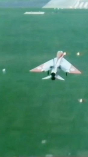 The British English Electric Lightning supersonic fighter jet #supersonic #britishaerospace #englishelectric #lightning #jetfighter #aviationhistory #coldwar #avgeek | SkyShips - Aerospace channel