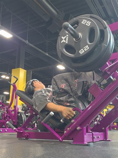 either a 5 lb increase or an extra rep in reserve 😇 #gym #gymtok #bodybuilding #gymmotivation #liftingweights