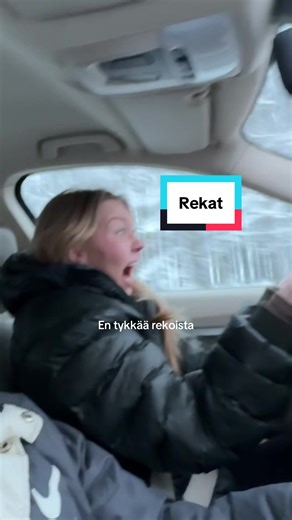 Ja sit luultiin et joku poika tienvieressä oli saanu sairaskohtauksen kun oli ihan titityy mutta se olikin päikkäreillä ja herätettiin se turhaan 🤣😭 mut joo kyllä riitti tämä kerta Ouluun ajamista ja takaisin eli ei taida ens kertaa autolla nähdä kiitos kaikille 👍🏼