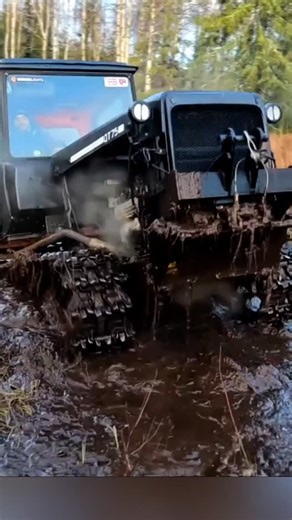 ten od maszyn on Instagram: "DT-75 – jedna z najbardziej masowych spycharek w historii. Produkcja od 1962 roku, ponad 2,7 mln sztuk. 75–90 KM, prosta mechanika, szerokie gąsienice i praca tam, gdzie inne maszyny toną. Rolnictwo, budownictwo, melioracje – bez elektroniki, bez litości. Legenda, która do dziś jeszcze pracuje. #DT75 #Spycharka #MaszynyBudowlane #HistoriaBudownictwa #maszyny"