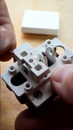 How to Connect a Light Switch