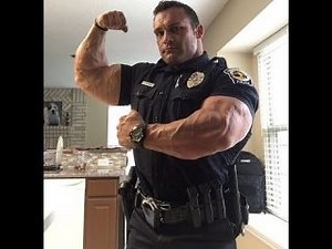 Bodybuilding Cop
