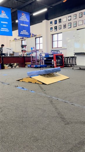 Robot in 3 Days MX on Instagram: "Probando un swerve con módulos MK4i L3 sobre el “bump” de #FRCrebuilt 🤖 A baja velocidad corre alto riesgo de quedar atascado. Disclaimer: Nuestro drivetrain tiene salientes de tornillos de hasta 3/8 que añaden riesgo de atasco. #robotics #firstroboticscompetition"