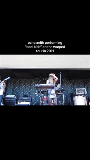 Echosmith Performs 'Cool Kids' at Warped Tour 2011