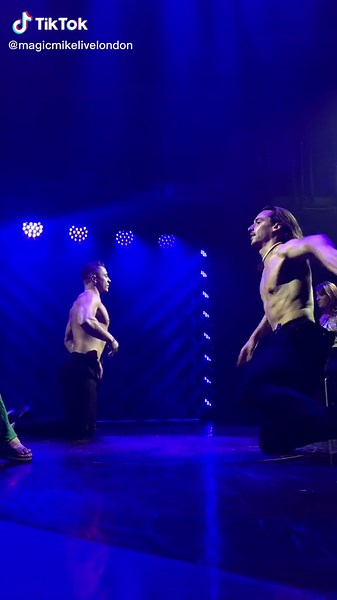 Who wants to go on stage with Harry and Mike?! 🔥 #magicmikelive #london #unholy #pony